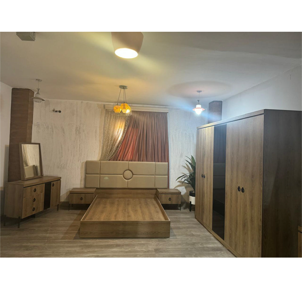 غرفة نوم ساندرا (خشب حُبيبي – Chipboard) – سرير 160 سم، تسريحة 80 سم، عدد 2 كومود 50 سم، دولاب 240 سم