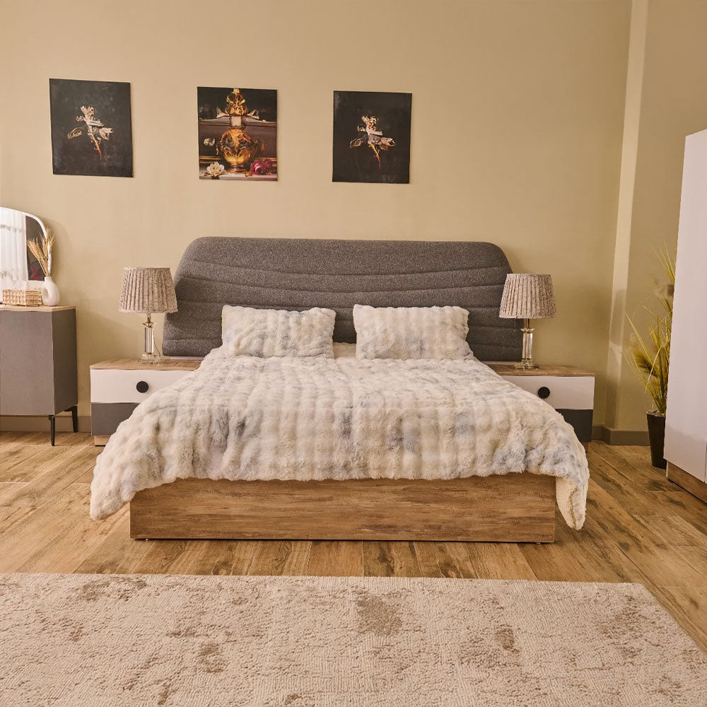 غرفة نوم مورينو (ألواح خشب حُبيبي – Chipboard) – سرير 160 سم، تسريحة 80 سم، عدد 2 كومودينو 50 سم، دولاب 240 سم