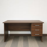 مكتب 100×60×75 سم + وحدة أدراج معلقة – بني – AZ5007

