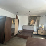 غرفة نوم ألميرا (ألواح خشب حُبيبي – Chipboard) – سرير 160 سم، تسريحة 80 سم، عدد 2 كومود 50 سم، دولاب 240 سم